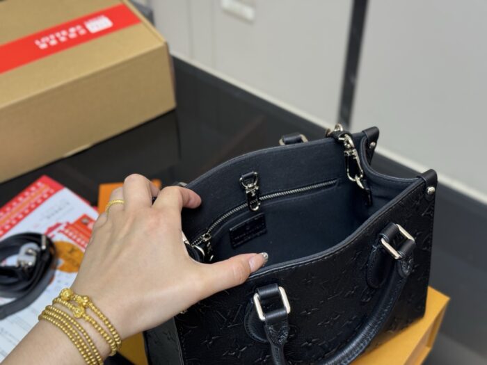 Louis Vuitton On The Go Jungle Shopping Bag Hidden Shoulder Strap For Single-Shoulder Or Hand-Carry Use - Image 4