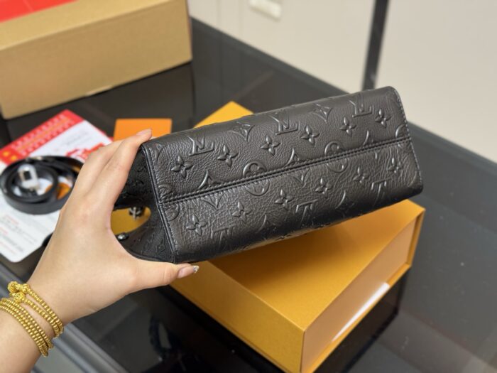 Louis Vuitton On The Go Jungle Shopping Bag Hidden Shoulder Strap For Single-Shoulder Or Hand-Carry Use - Image 9