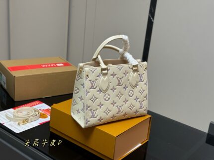 Louis Vuitton On The Go Jungle Shopping Bag Hidden Shoulder Strap For Single-Shoulder Or Hand-Carry Use