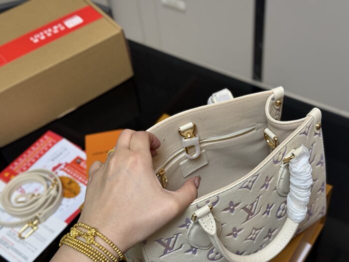 Louis Vuitton On The Go Jungle Shopping Bag Hidden Shoulder Strap For Single-Shoulder Or Hand-Carry Use - Image 4