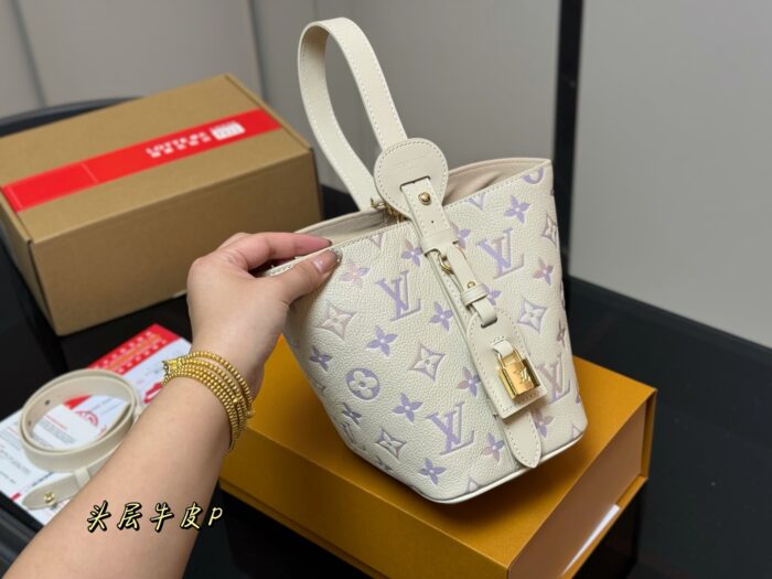 Louis Vuitton Vintage Bucket Bag With Coin Purse - Image 2