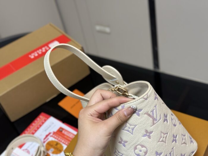 Louis Vuitton Vintage Bucket Bag With Coin Purse - Image 6