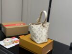 Louis Vuitton Vintage Bucket Bag With Coin Purse - Image 7