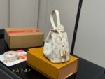 Louis Vuitton Vintage Bucket Bag With Coin Purse - Image 9