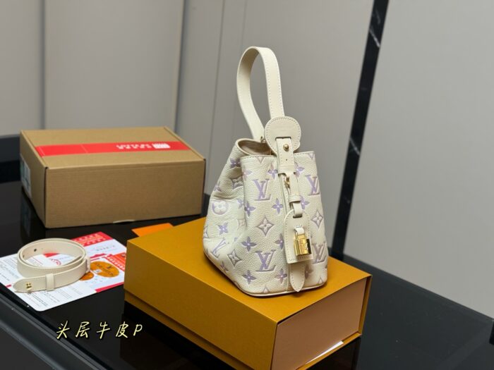 Louis Vuitton Vintage Bucket Bag With Coin Purse - Image 9