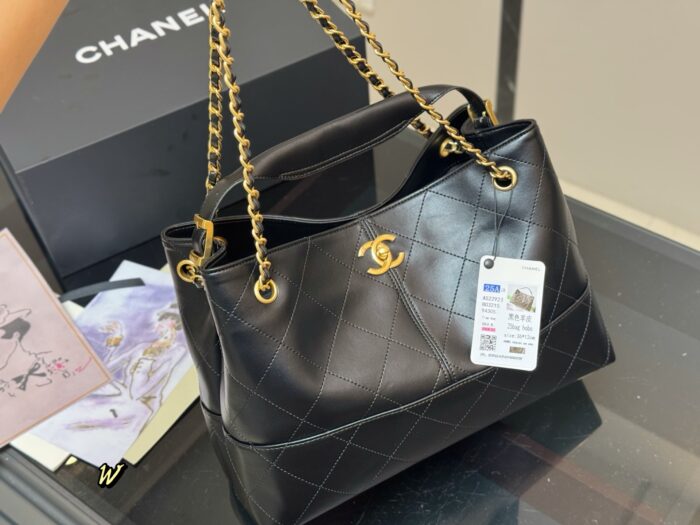 Chanel 25A Vertical Suede Tote Bag Mellard Colour Palette Handheld Or Underarm Carry Effortlessly Relaxed - Image 6