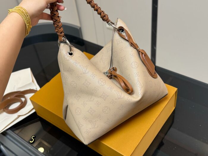 Louis Vuitton Beaubourg Openwork Woven Tote Soft Leather Smooth Zip Practical - Image 2