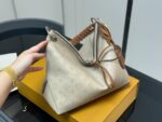 Louis Vuitton Beaubourg Openwork Woven Tote Soft Leather Smooth Zip Practical - Image 6