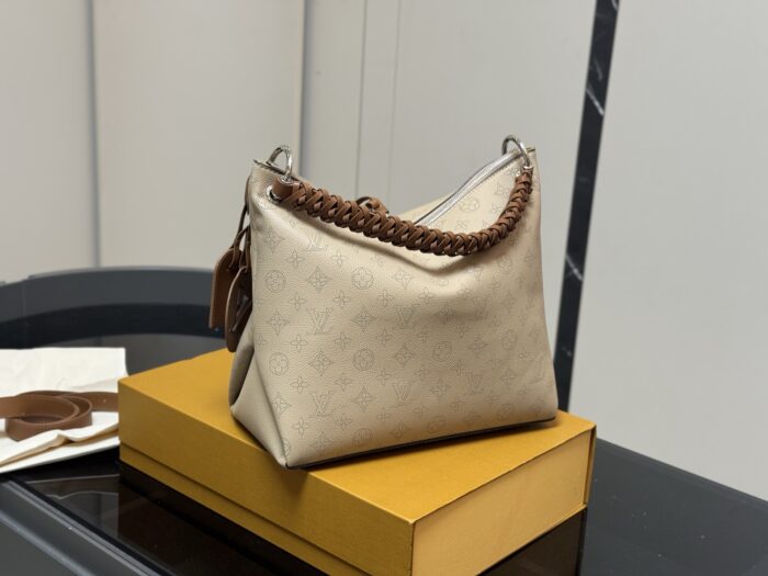 Louis Vuitton Beaubourg Openwork Woven Tote Soft Leather Smooth Zip Practical - Image 8