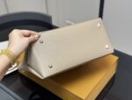 Louis Vuitton Beaubourg Openwork Woven Tote Soft Leather Smooth Zip Practical - Image 9