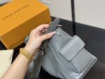 Louis Vuitton Carryall Bow-Tie Shoulder Bag With Coin Purse Included Single-Shoulder Crossbody - Image 7