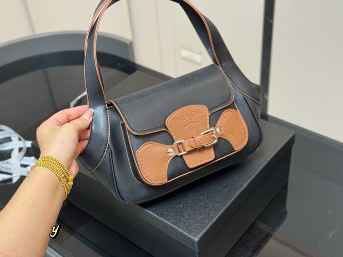 Prada Vintage Hobo Underarm Bag Stylish And Versatile - Image 2