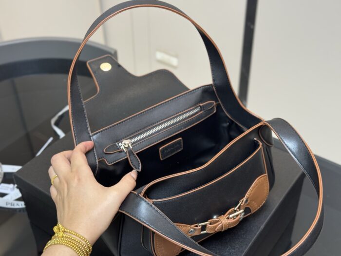Prada Vintage Hobo Underarm Bag Stylish And Versatile - Image 4