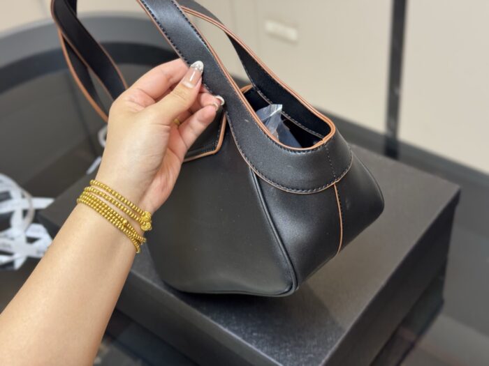 Prada Vintage Hobo Underarm Bag Stylish And Versatile - Image 6