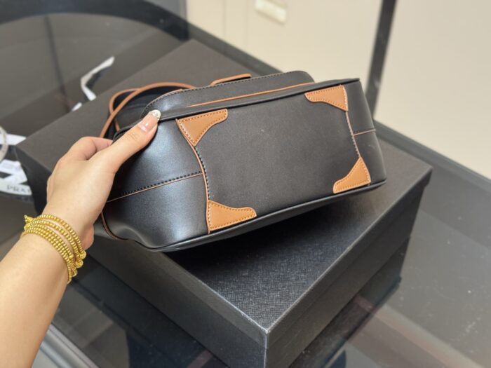 Prada Vintage Hobo Underarm Bag Stylish And Versatile - Image 8