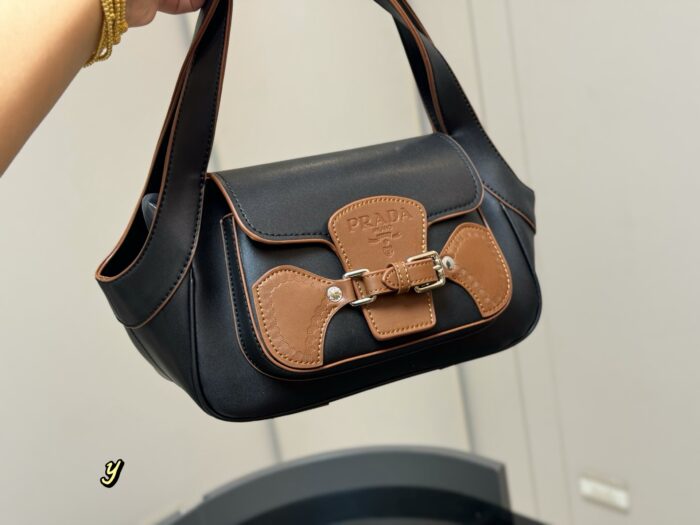 Prada Vintage Hobo Underarm Bag Stylish And Versatile - Image 9