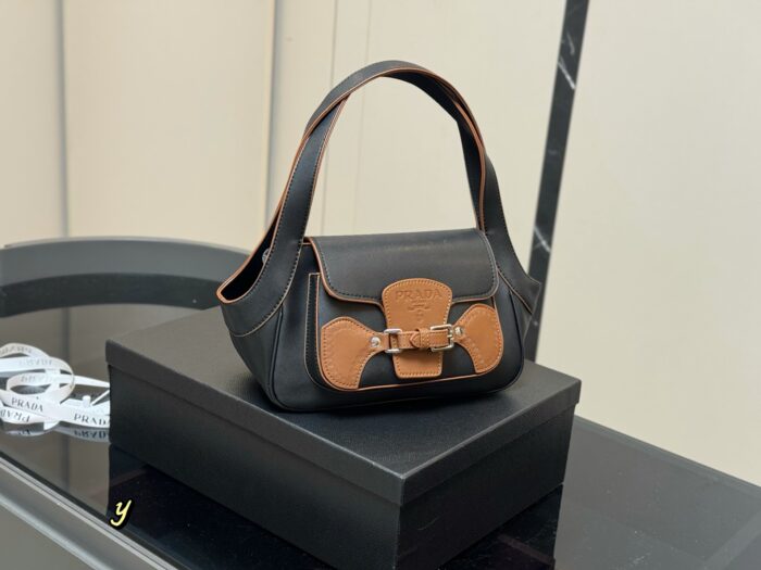 Prada Vintage Hobo Underarm Bag Stylish And Versatile - Image 10