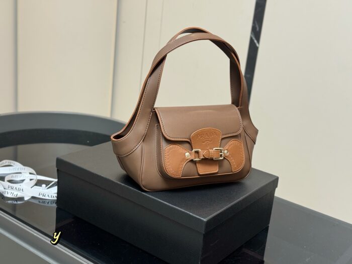 Prada Vintage Hobo Underarm Bag Stylish And Versatile - Image 13