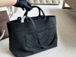 Chanel Vintage Tote Bag Effortlessly Retro Practical And Spacious - Image 4