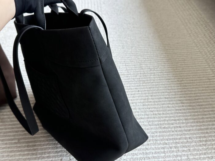 Chanel Vintage Tote Bag Effortlessly Retro Practical And Spacious - Image 7