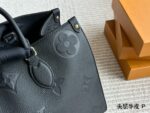 Louis Vuitton Onthego Embossed Cowhide Handbag With Box - Image 3