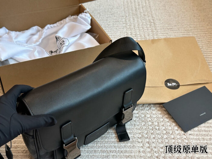 Coach New Arrival Black Camera Bag Versatile And Spacious - Image 4