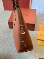 Tod'S Replica Edition Cowhide Shoulder Tote Bag Minimalist And Practical Lightweight And Durable - Image 6