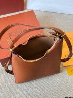 Tod'S Replica Edition Cowhide Shoulder Tote Bag Minimalist And Practical Lightweight And Durable - Image 10