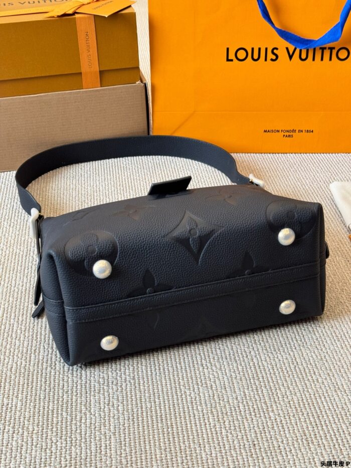 Louis Vuitton Carryall Shoulder Bag Open-Top Magnetic Closure Generous Capacity Wide Shoulder Strap Full-Grain Calf Leather - Image 6