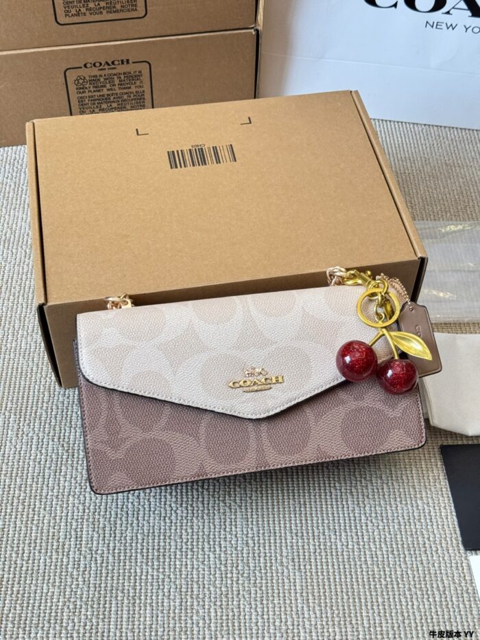 Coach Kalre Accordion Envelope Bag | Classic Colour | Exquisite Elegance - Image 3