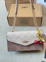 Coach Kalre Accordion Envelope Bag | Classic Colour | Exquisite Elegance - Image 5