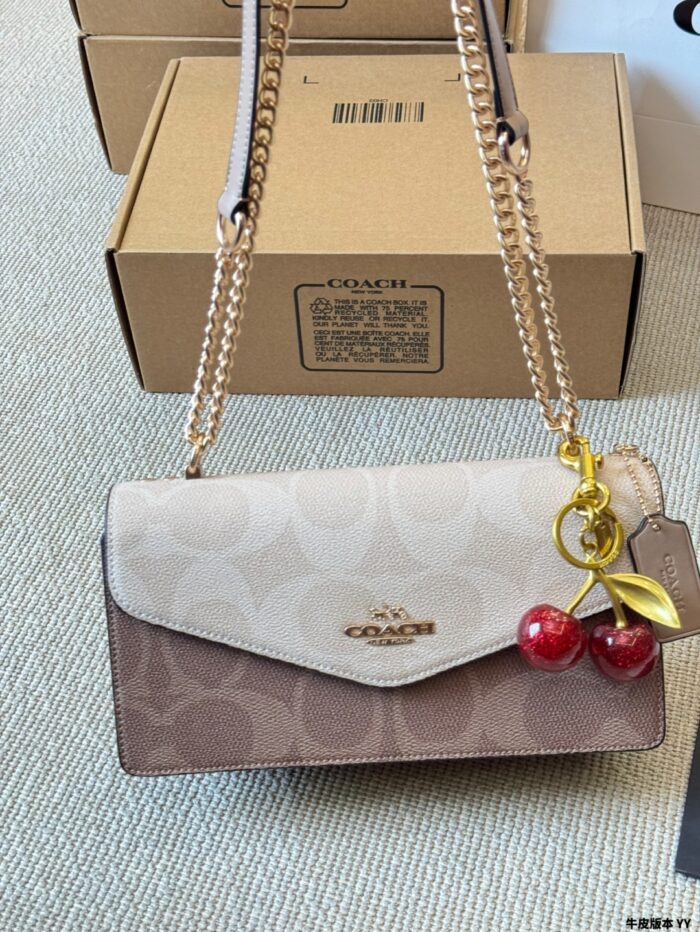 Coach Kalre Accordion Envelope Bag | Classic Colour | Exquisite Elegance - Image 5