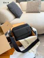 Louis Vuitton Black Men'S Messenger Bag Minimalist Design Generous Capacity Adjustable Shoulder Strap - Image 8