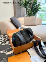 Louis Vuitton Keepall 35 Pvc Monogram Unisex Large Capacity Everyday Gym Bag