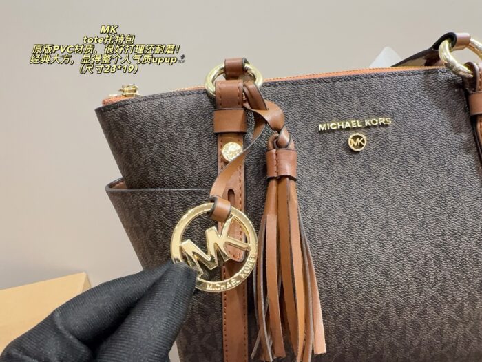 Michael Kors Tote Bag Genuine Pvc Material Classic And Elegant Durable Commuting Or Shopping - Image 4