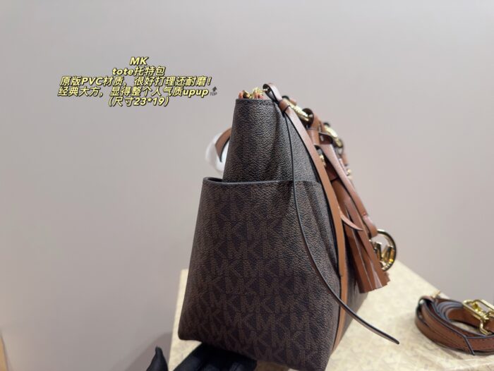 Michael Kors Tote Bag Genuine Pvc Material Classic And Elegant Durable Commuting Or Shopping - Image 5