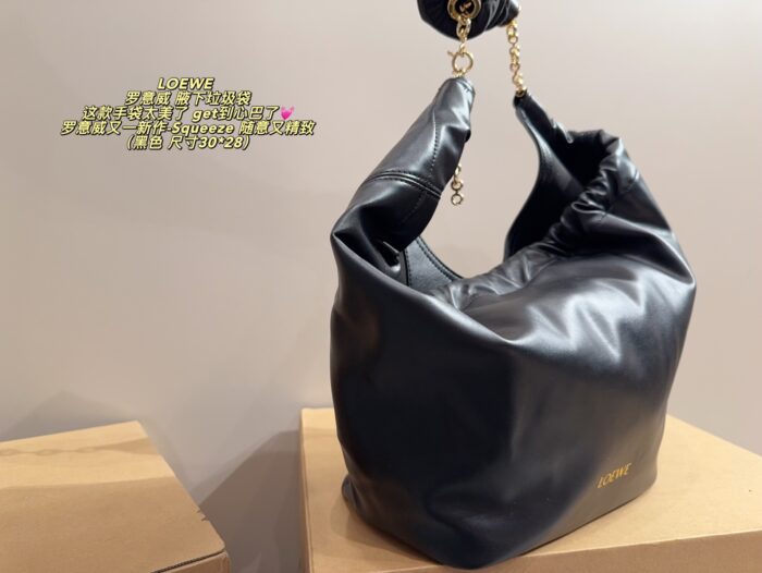 Loewe Squeeze Lambskin Underarm Handbag With Adjustable Chain Crossbody Strap - Image 3