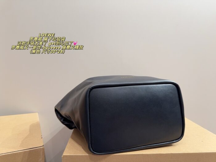 Loewe Squeeze Lambskin Underarm Handbag With Adjustable Chain Crossbody Strap - Image 7
