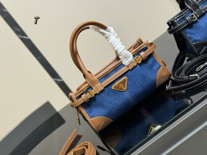 Prada Canvas Soft Lux Underarm Bag Generous Capacity Perfect For Banquets And Parties - Image 5