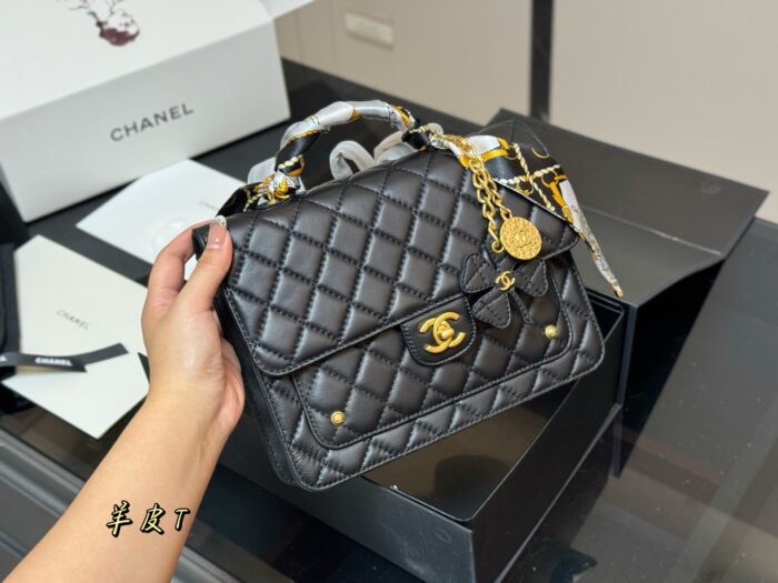 Chanel 25A Maison Artisanat Backpack - Grained Leather Handle With Chain Strap, Handheld Or Crossbody - Image 2