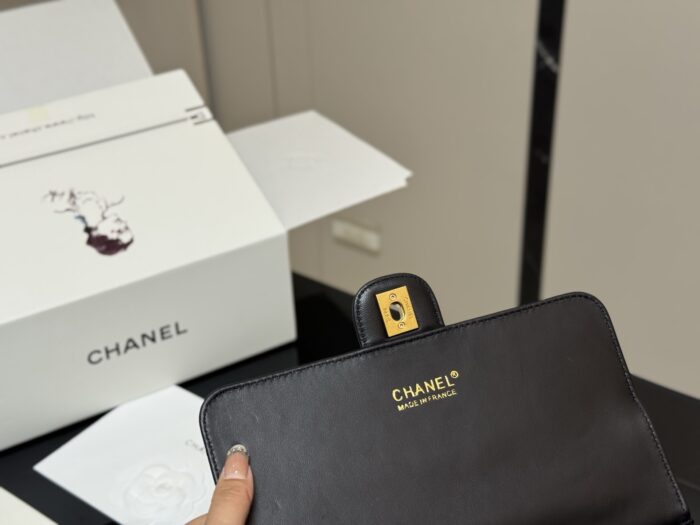 Chanel 25A Maison Artisanat Backpack - Grained Leather Handle With Chain Strap, Handheld Or Crossbody - Image 5