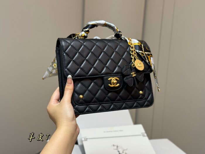 Chanel 25A Maison Artisanat Backpack - Grained Leather Handle With Chain Strap, Handheld Or Crossbody - Image 9