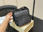 Coach Men'S Messenger Bag Taiwanese Cowhide Metal Hardware Logo Dedicated Lining Essential For The Straight Man - Image 2