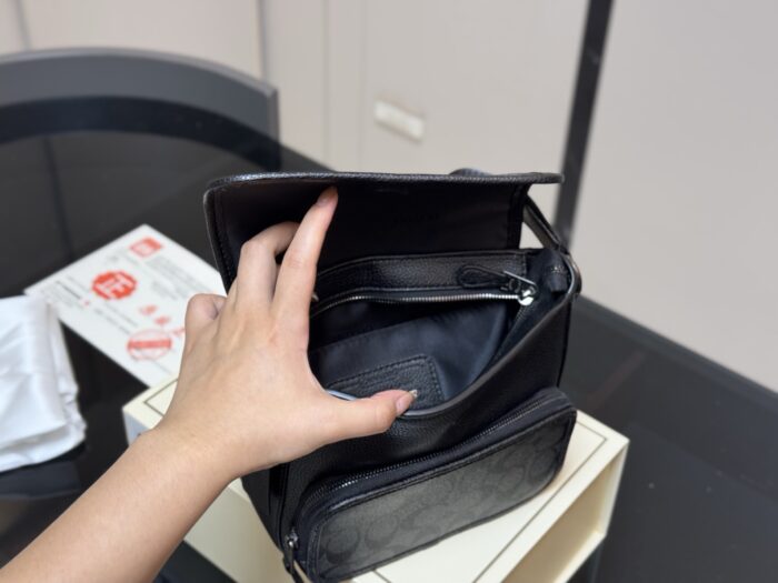 Coach Men'S Messenger Bag Taiwanese Cowhide Metal Hardware Logo Dedicated Lining Essential For The Straight Man - Image 4