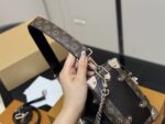 Louis Vuitton'S Transcendent Bestseller: The Ultimate New Release - Eileen Gu'S Runway Soft Case - Image 6