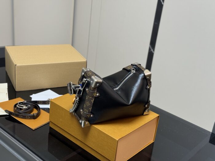 Louis Vuitton'S Transcendent Bestseller: The Ultimate New Release - Eileen Gu'S Runway Soft Case - Image 7
