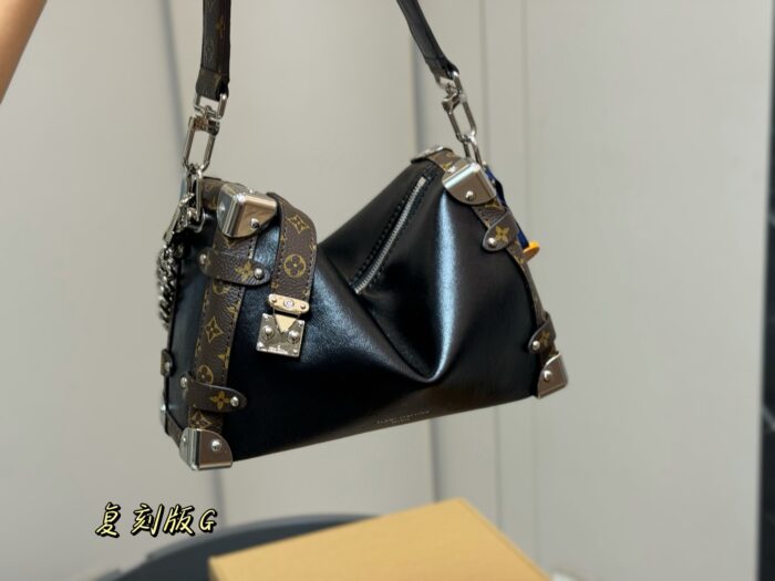 Louis Vuitton'S Transcendent Bestseller: The Ultimate New Release - Eileen Gu'S Runway Soft Case - Image 9