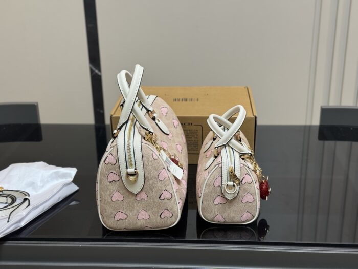Coach Boston Pillow Bag Heart Print Luxury Classic Complete With Box - Image 6