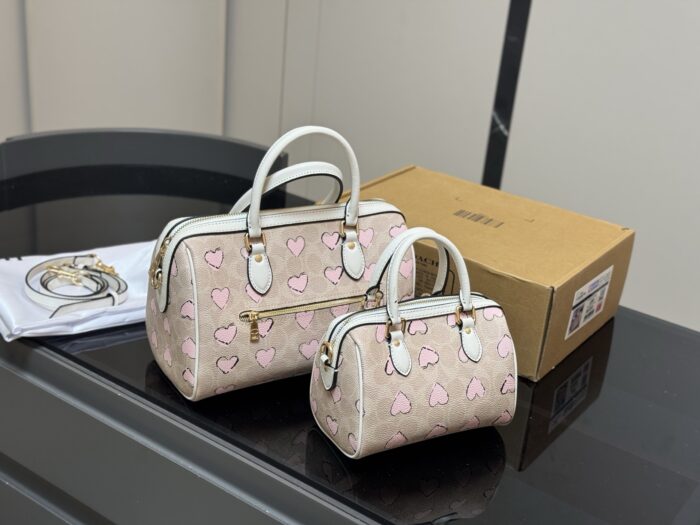 Coach Boston Pillow Bag Heart Print Luxury Classic Complete With Box - Image 7