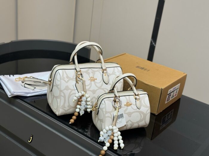 Coach Boston Pillow Bag Heart Print Luxury Classic Complete With Box - Image 11